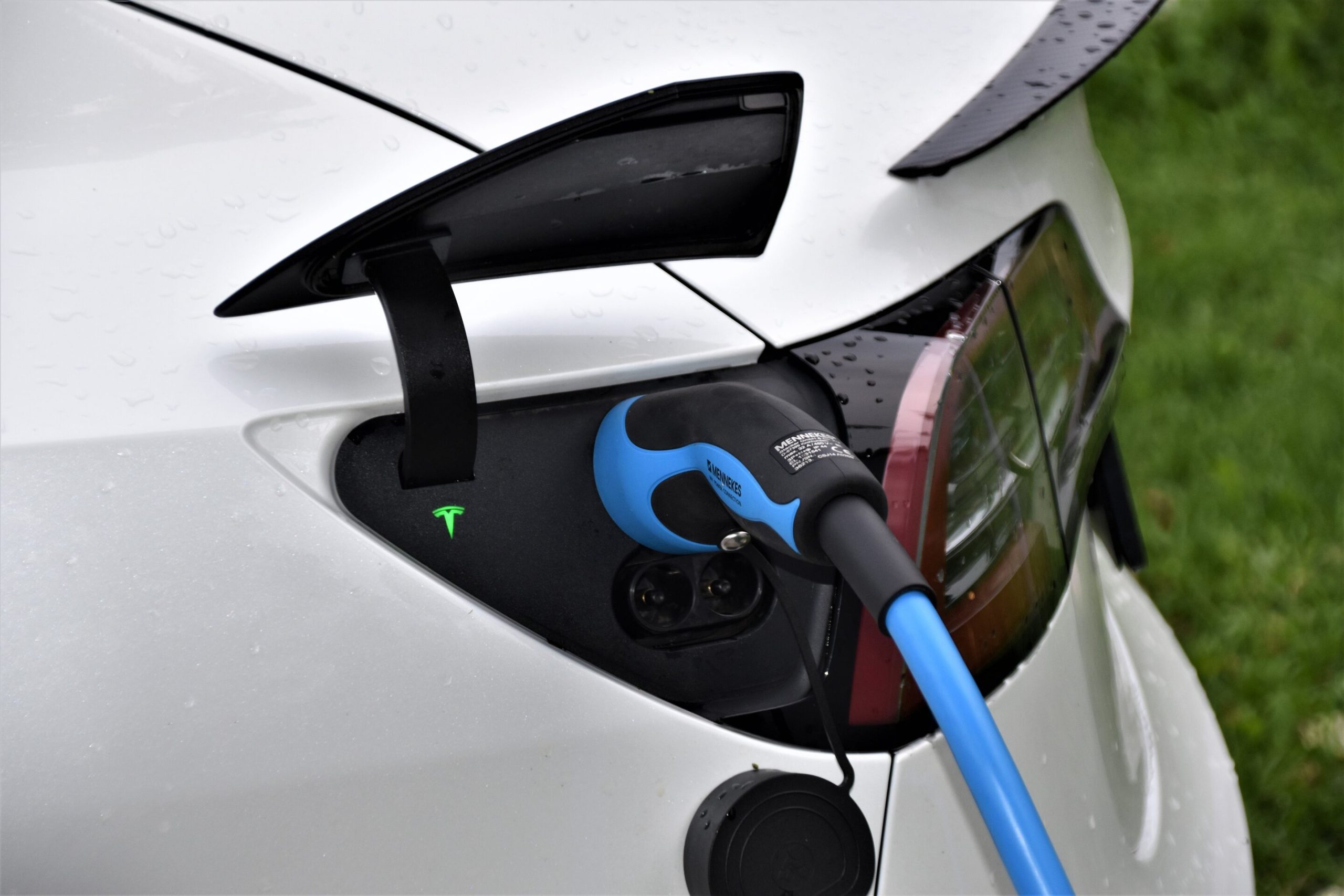 Electric Vehicles and Climate Change: An In-depth Analysis